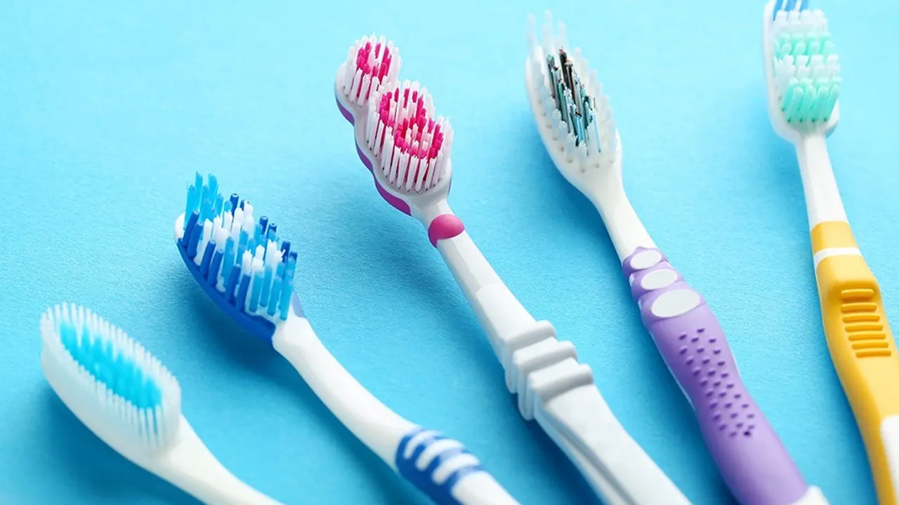 টুথব্রাশ কতদিন পর বদলাবেন?